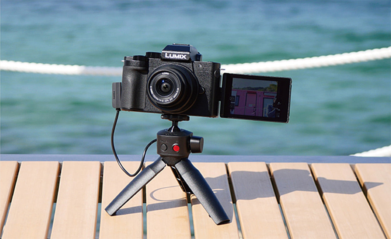 Panasonic Lumix G100D: Kamera Ringkas Ideal untuk Traveling dan Vlogging