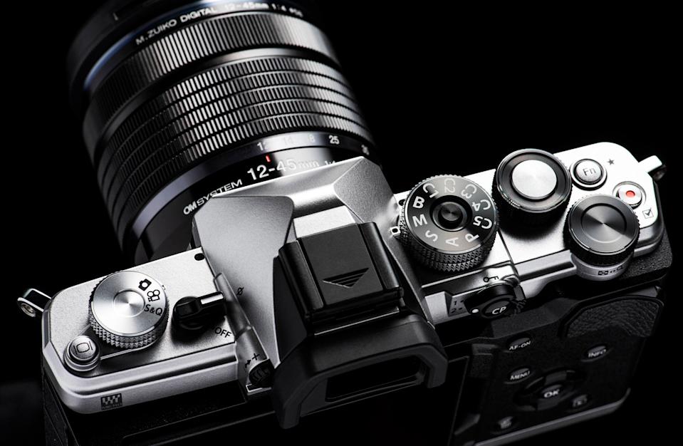 Mengenal Fitur Live Composite di Kamera OM System OM-3