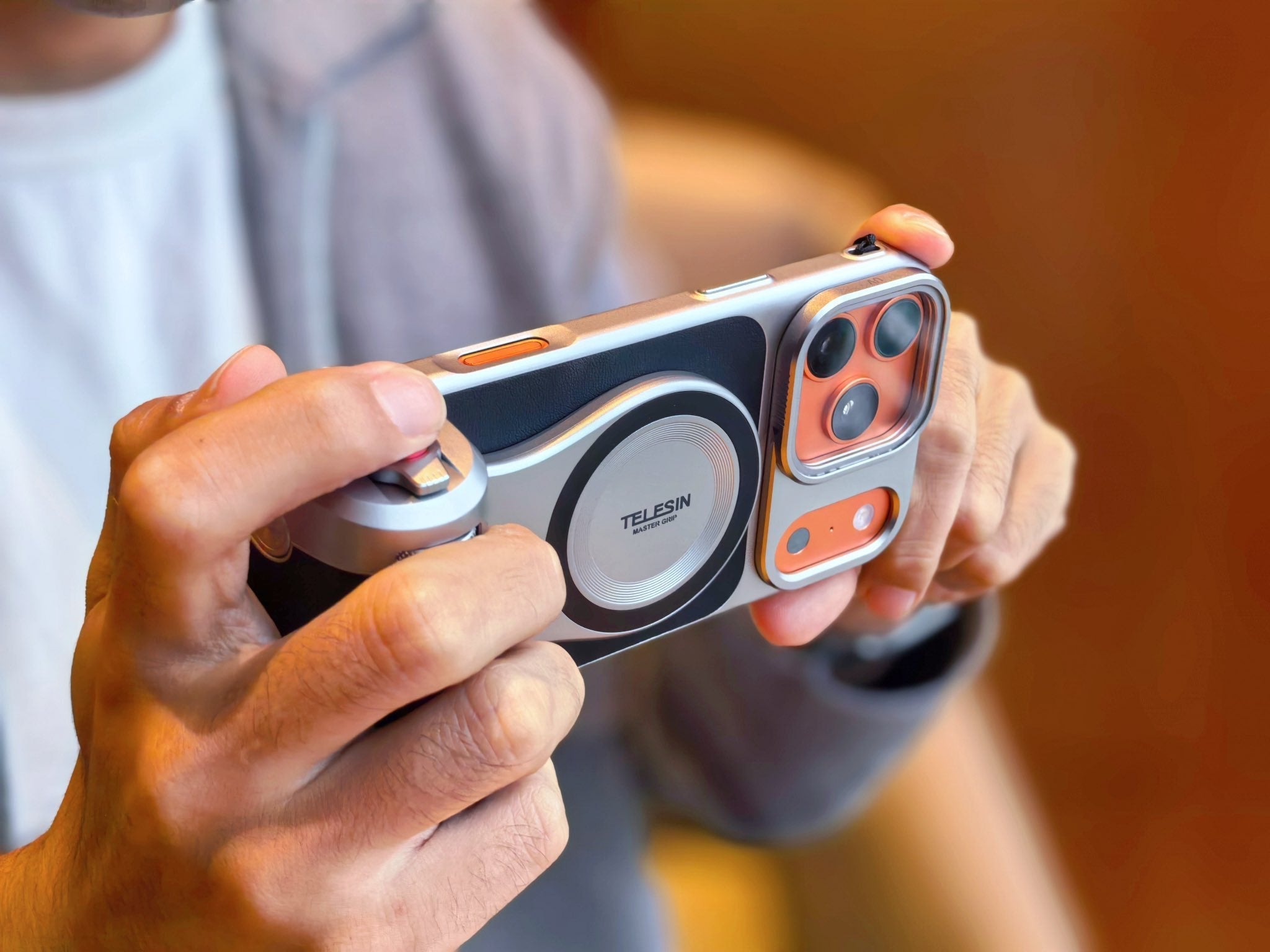 Ubah iPhone 17 Pro/Max Seperti Kamera Profesional dengan TELESIN Master Grip