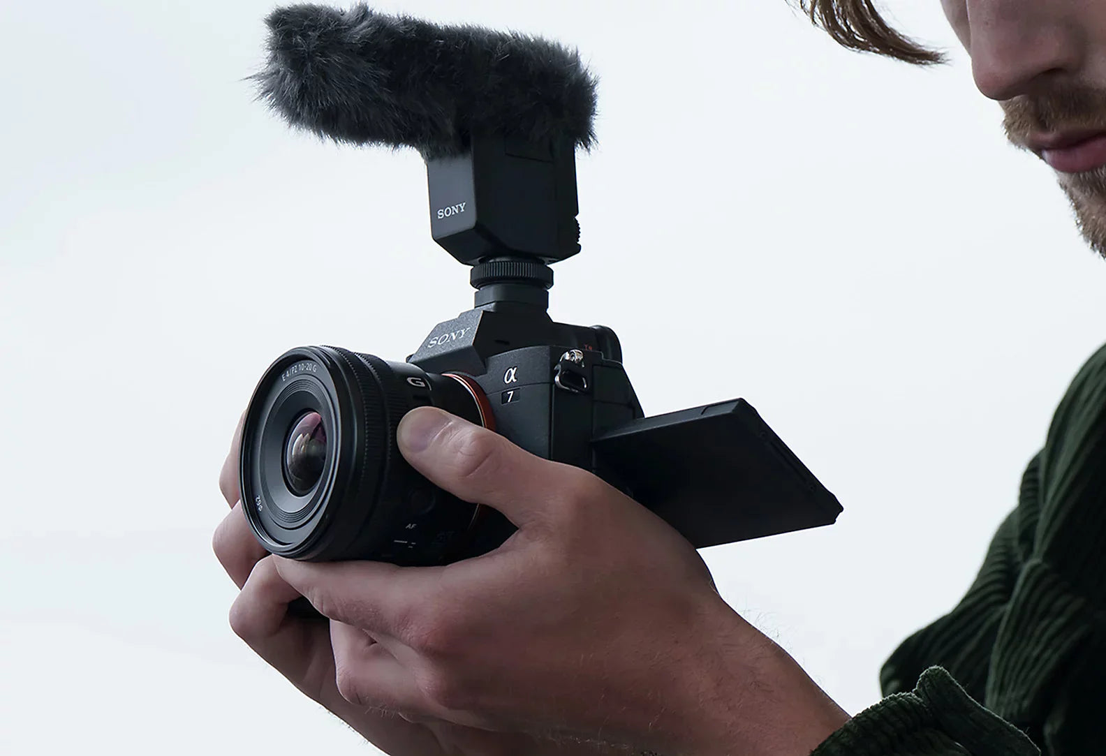 Foto Tajam & Video Halus: Keunggulan Lensa Sony E 10-20mm f/4 PZ G