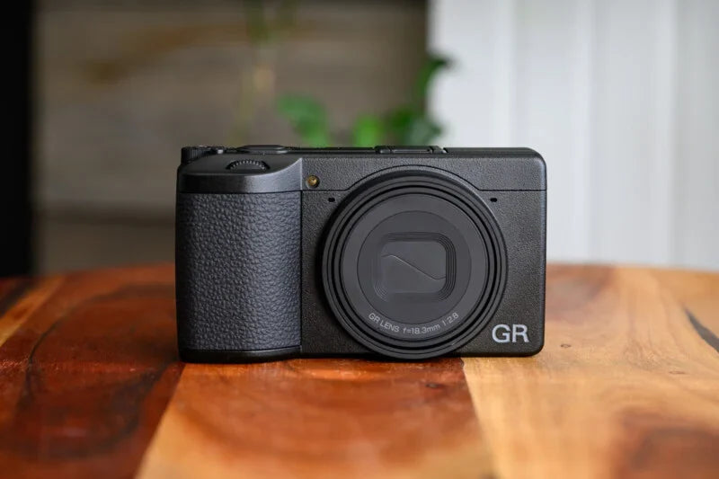 Mengenal Perbedaan Kamera Ricoh GR IV, GR IV HDF, dan GR IV Monochrome