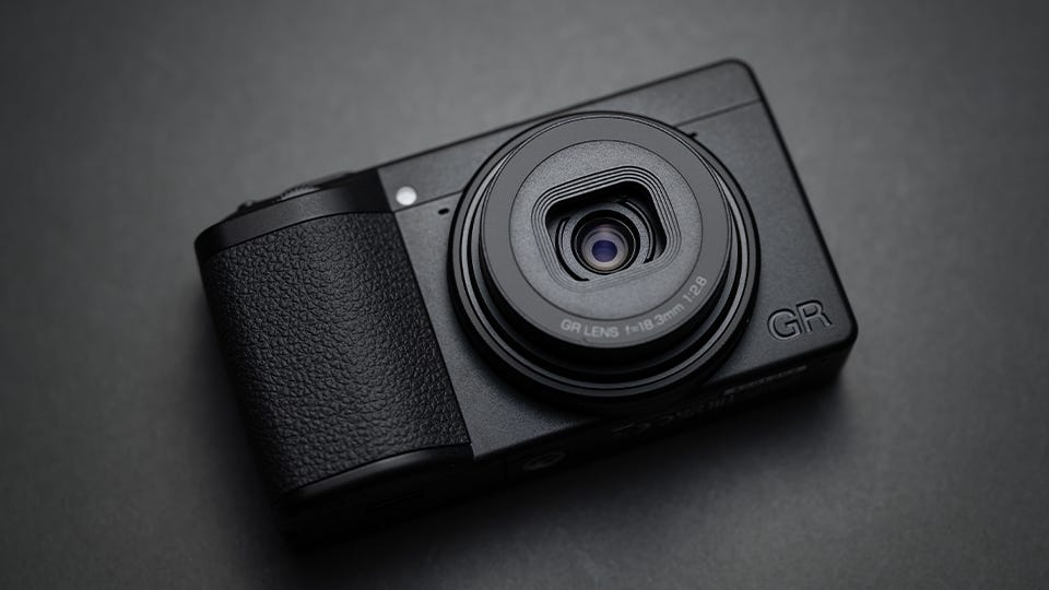 Ricoh GR IV Monochrome Resmi Bisa Pre-Order di DOSS, Kamera Street Hitam Putih Paling Dinanti