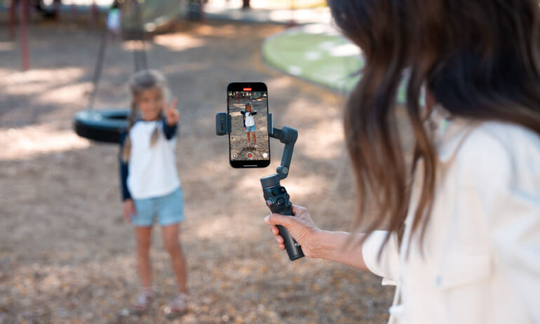 Gimbal DJI Osmo Mobile 8: Bikin Video HP Kamu Super Smooth & Cinematic Tanpa Ribet