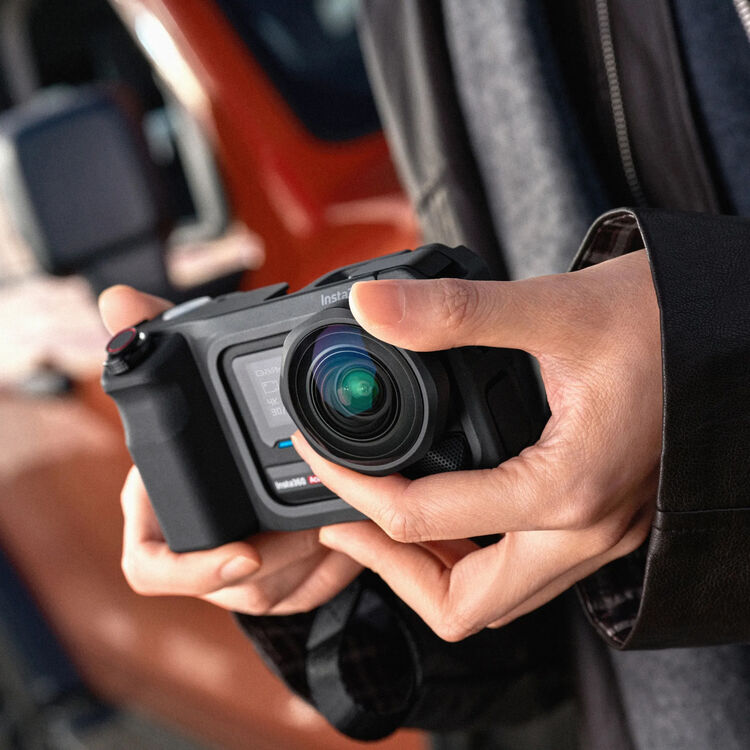 Insta360 Ace Pro 2 Ultimate Videography Bundle
