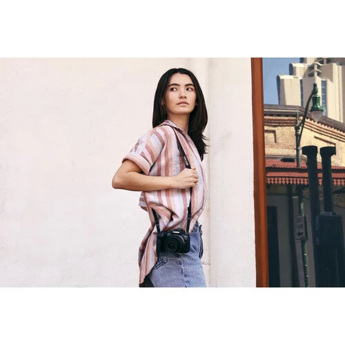 Canon EOS R10 Mirrorless Camera with 18-150mm Lens