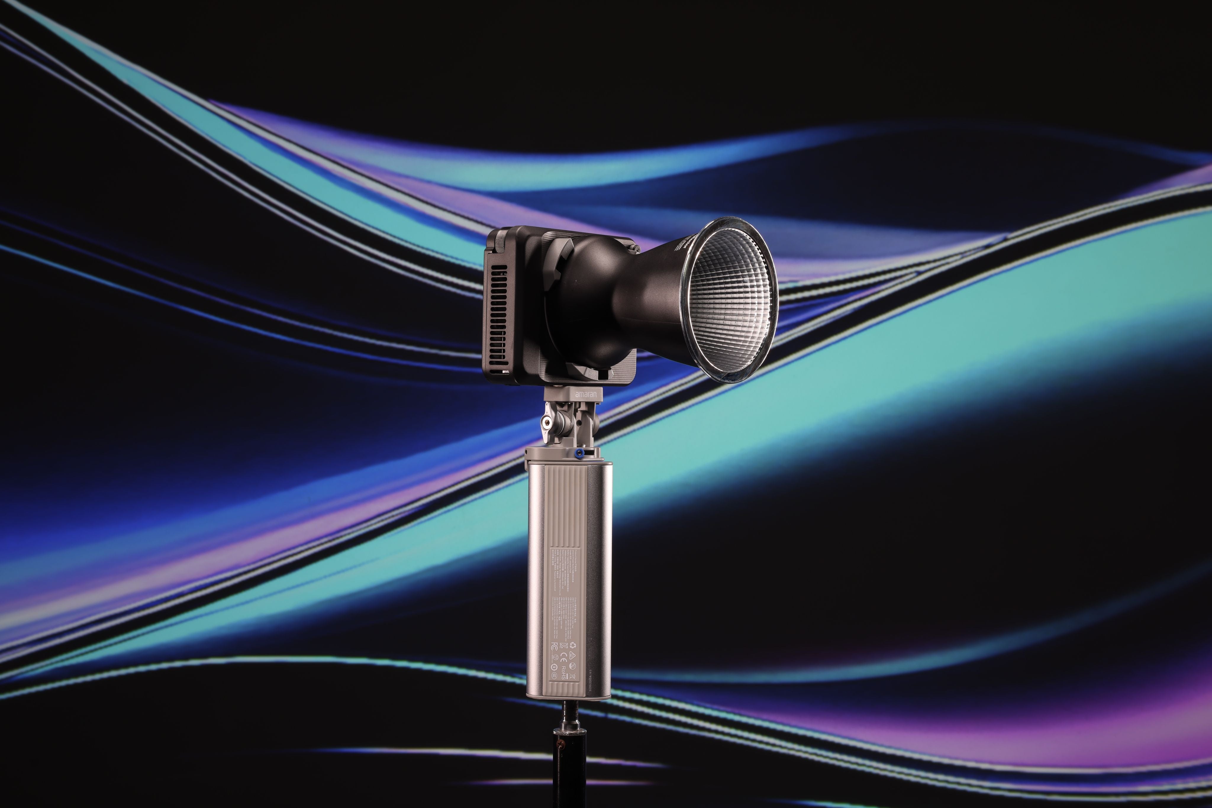 Amaran Ray 120c: Lampu LED Ringkas untuk Konten Kreator, Punya Output Maksimal