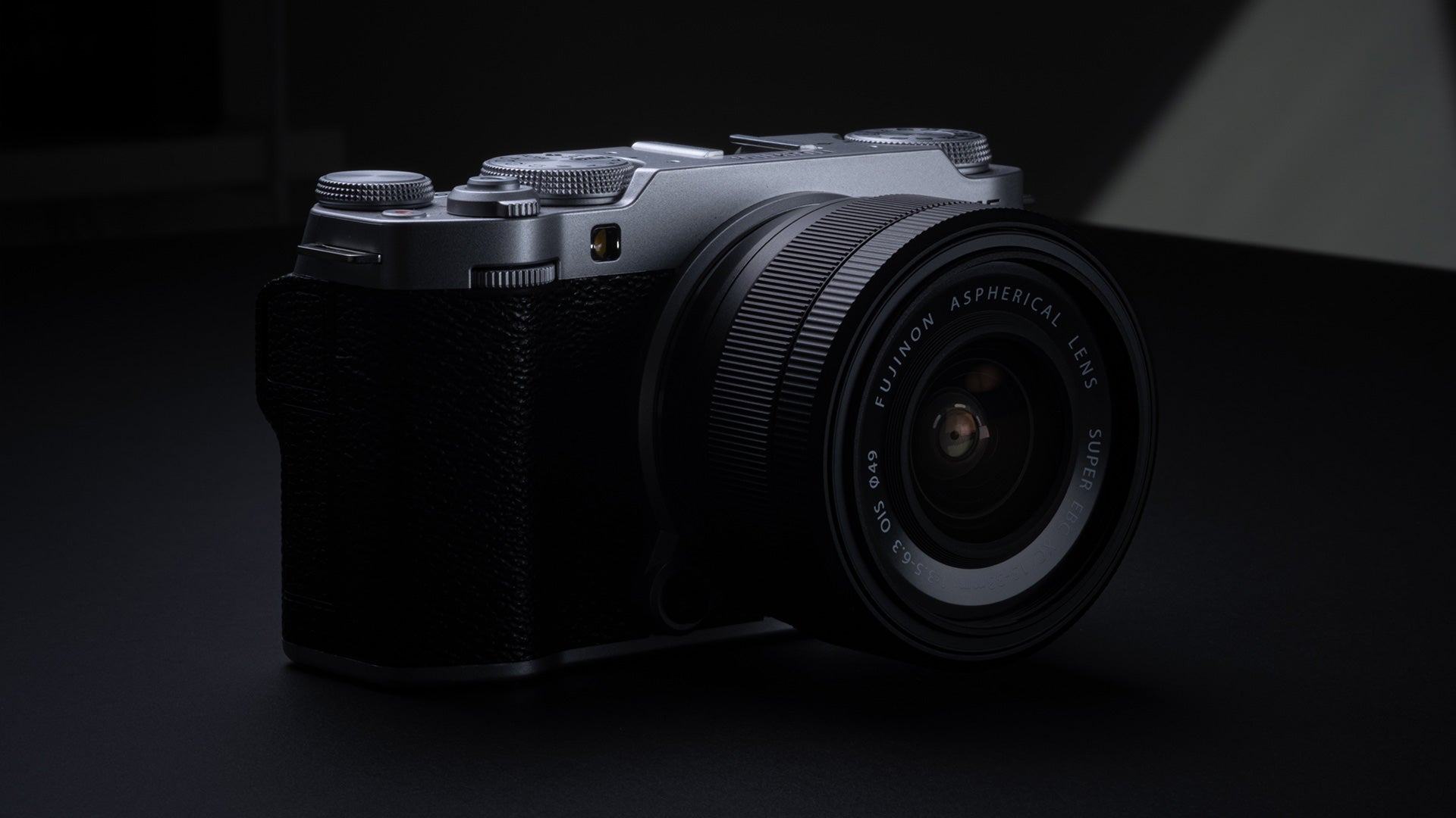Firmware Fujifilm XC 13-33mm f/3.5-6.3 OIS versi 1.01 Perbaiki Masalah Blur pada OIS, Yuk Update Sekarang