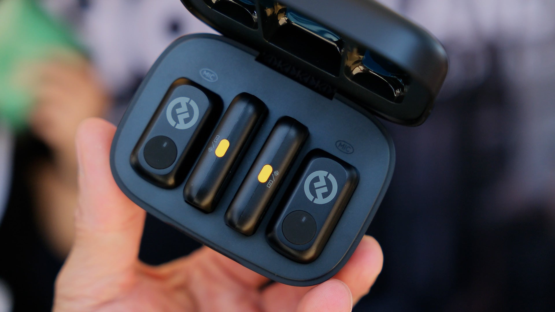 Hollyland LARK A1 Combo: Mikrofon Wireless Ringkas untuk Konten Kreator Kekinian