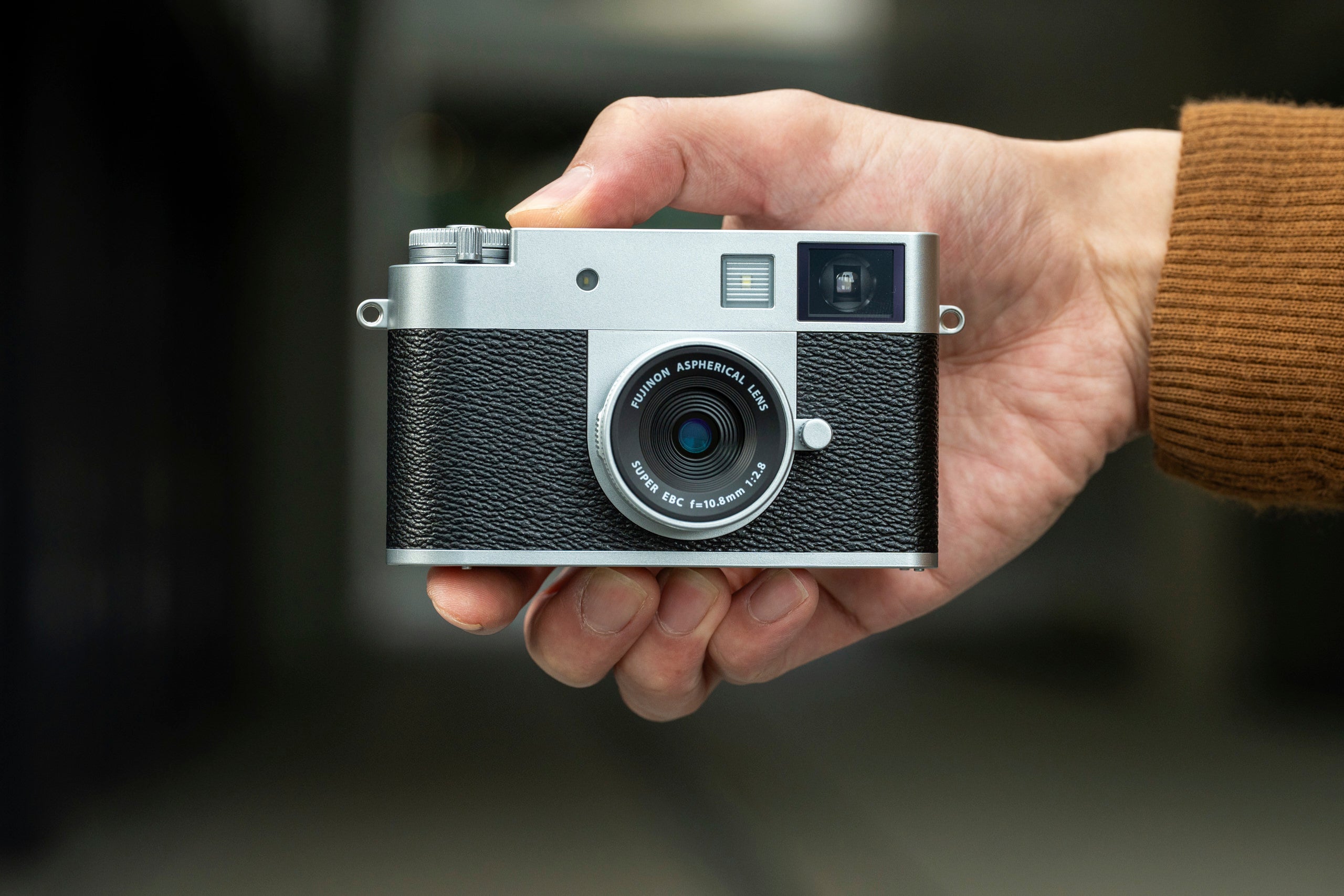 Fujifilm X-Half: Kamera Traveling Mungil yang Bikin Foto "Matang" Tanpa Perlu Edit
