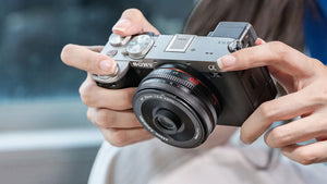 Mengenal Lensa Viltrox AF 26mm F2.8 EVO, Si "Pancake" Mungil yang Bikin Ketagihan Motret