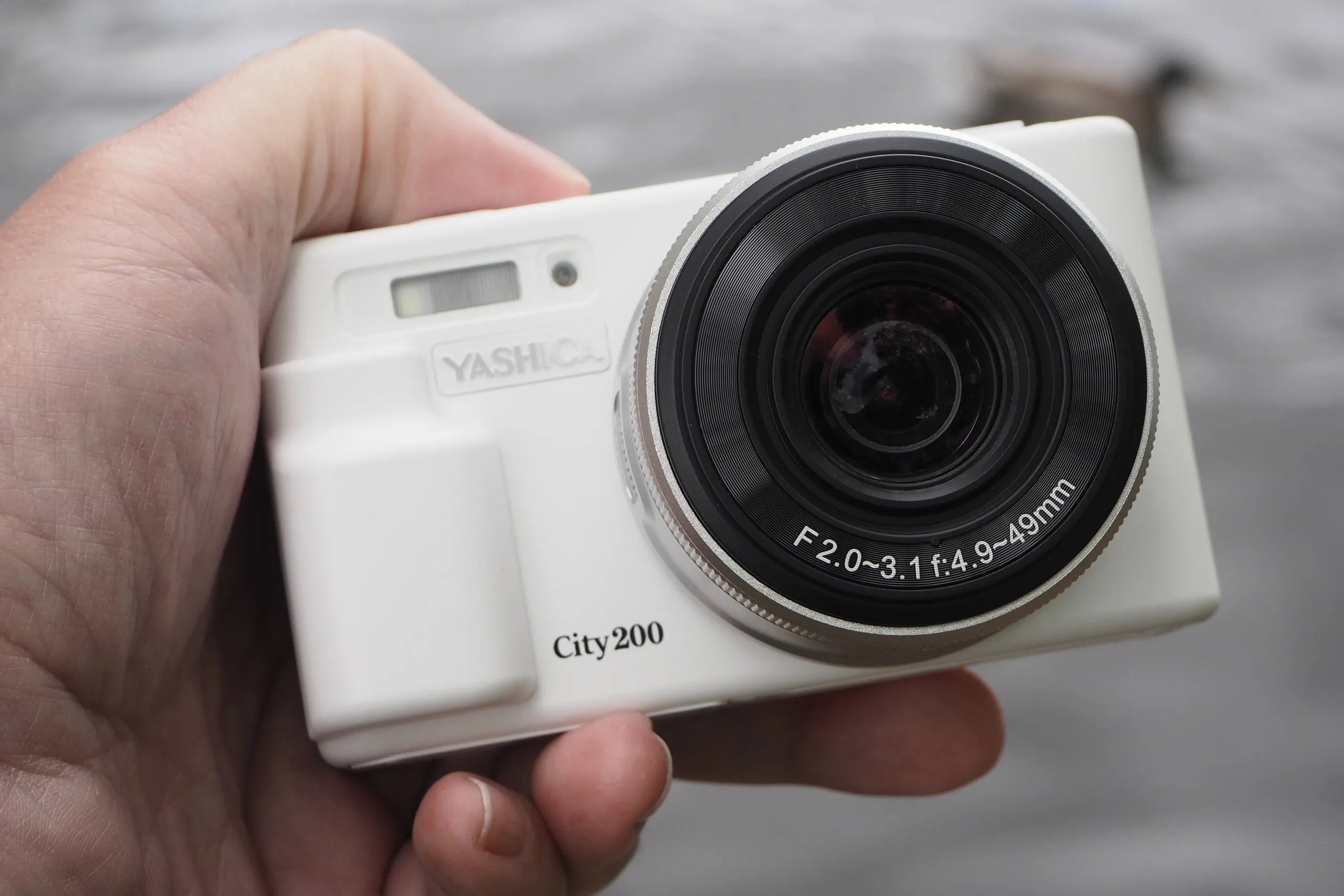 Yashica City 200: Kamera Compact 3 Jutaan dengan Zoom Jarak Jauh yang