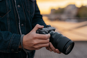 Cuma Bawa Satu Lensa Ini Buat Semua Kebutuhan Shooting? Kenalin Tamron 17-70mm f/2.8 VC RXD