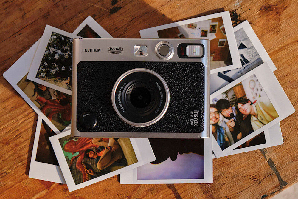 Kamera Instax Mini Evo: Seni Mengabadikan Momen Jadi Lebih "Berasa"
