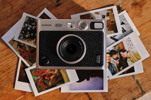 Kamera Instax Mini Evo: Seni Mengabadikan Momen Jadi Lebih "Berasa"