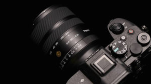 Thypoch Voyager AF 24–50mm f/2.8: Lensa "Sapu Jagat" Baru yang Bikin Konten Makin Sinematik!