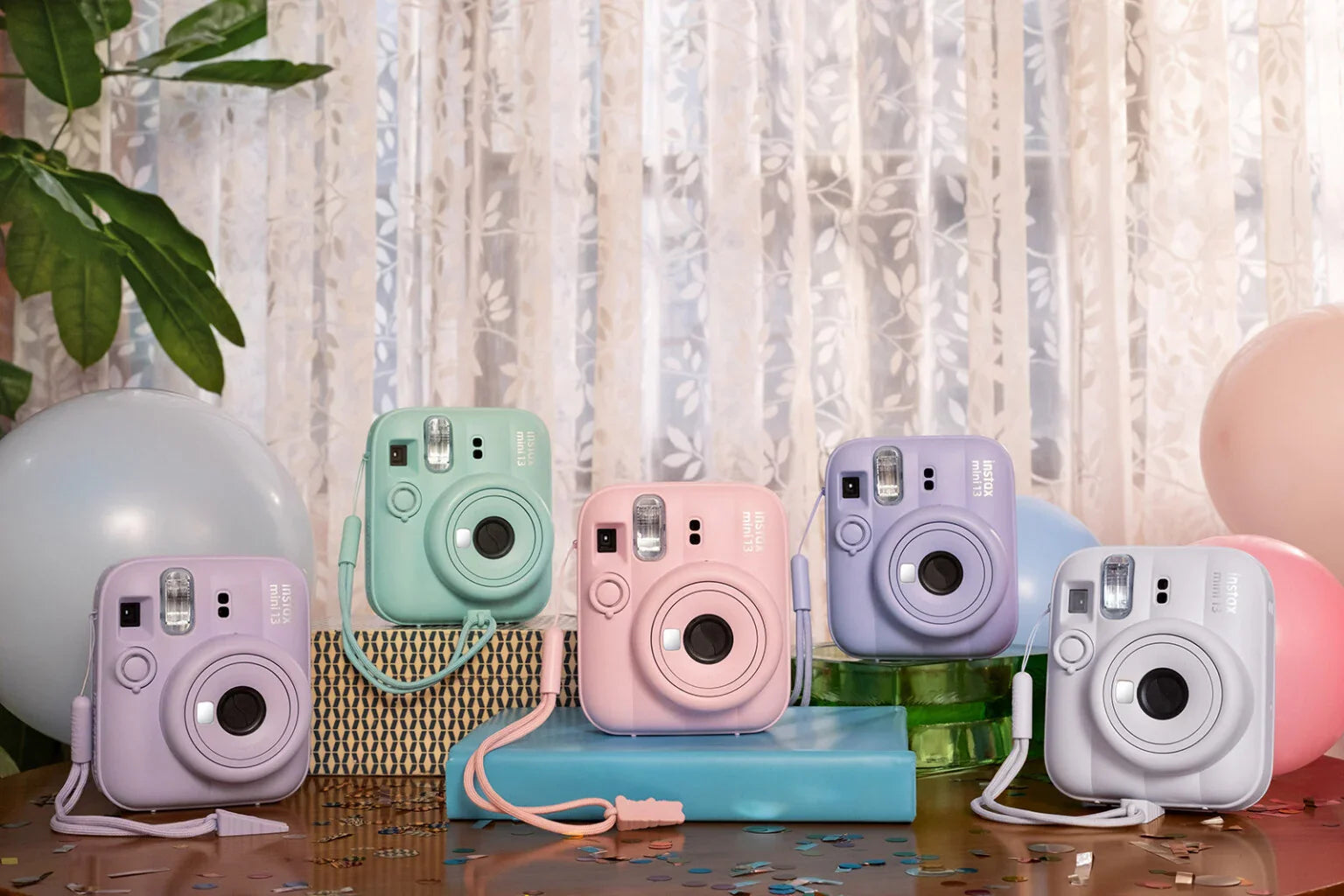 Fujifilm Instax Mini 13 Resmi Dirilis: Kamera Instan Simpel dengan Fitur Self-Timer Baru