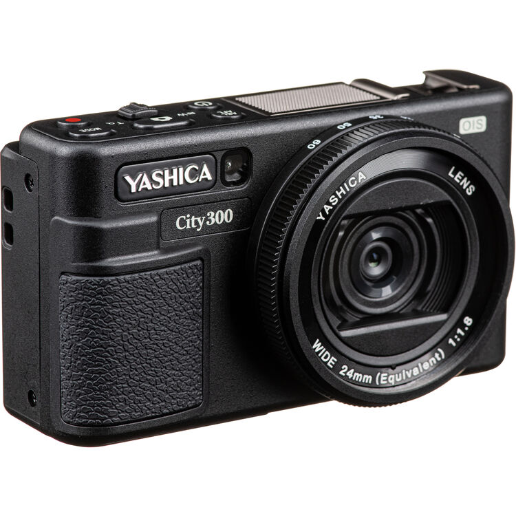 YASHICA City 300 Digital Camera (Black) with QuickFlash Camera Flashlight